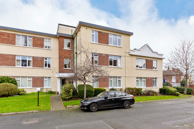 €2,695 / month