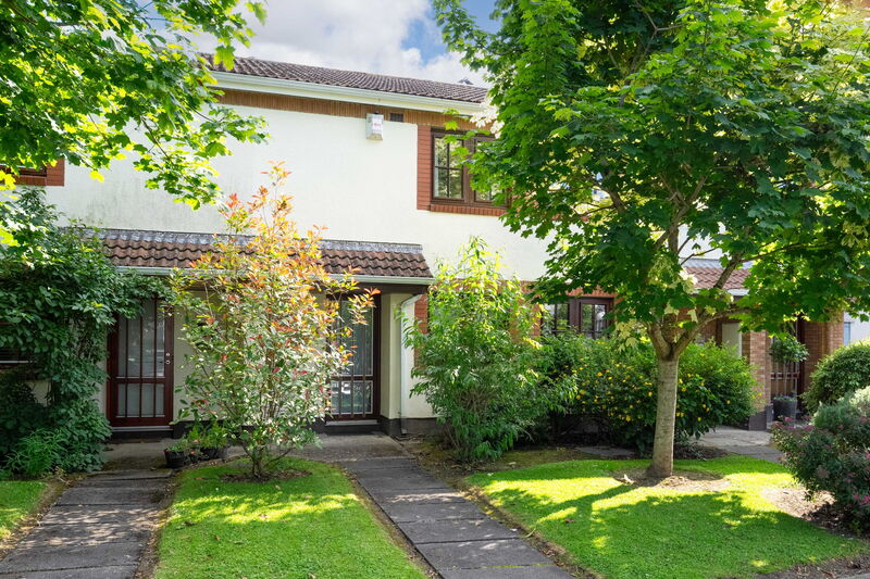 €2,800 / month