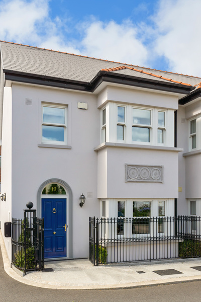 €7,995 / month